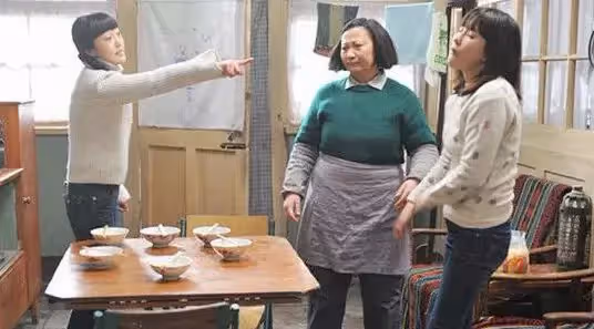 兒子惹哭侄女,大姑姐連我一起訓斥,婆婆出面一番話我挺直了腰杆