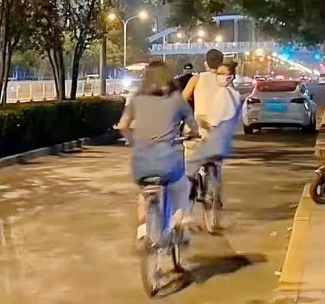 戀愛實錘?劉雯深夜現身井柏然所住酒店,一夜未出次日衣服沒換