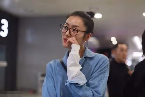 戀愛實錘?劉雯深夜現身井柏然所住酒店,一夜未出次日衣服沒換