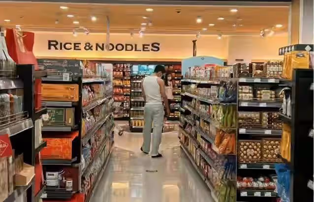 戀愛實錘?劉雯深夜現身井柏然所住酒店,一夜未出次日衣服沒換