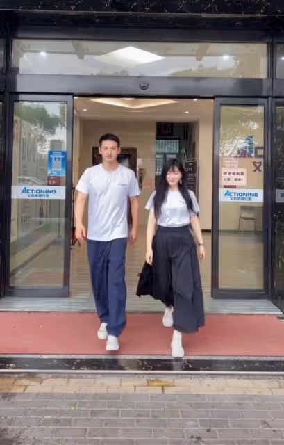 呂一6年婚姻再遭質疑!老公連續數年為女CEO慶生,合拍親密合影