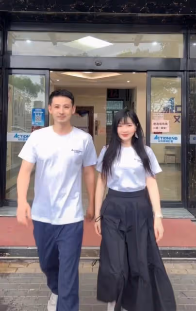 呂一6年婚姻再遭質疑!老公連續數年為女CEO慶生,合拍親密合影