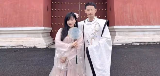 呂一6年婚姻再遭質疑!老公連續數年為女CEO慶生,合拍親密合影