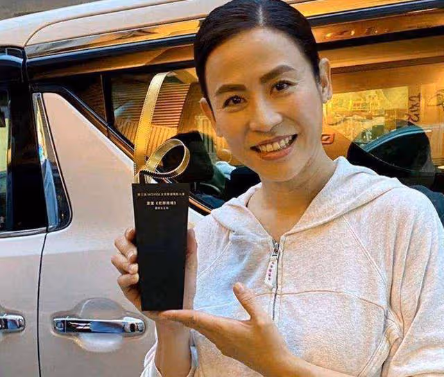 人氣不減!51歲TVB前花旦凍齡有術,進駐社交平台兩日吸粉55萬