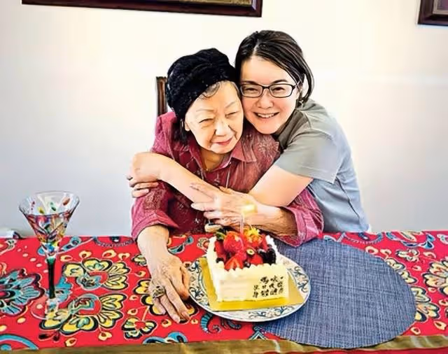 突發!香港知名女星95歲母親離世,為轉運兩次改名至今仍單身