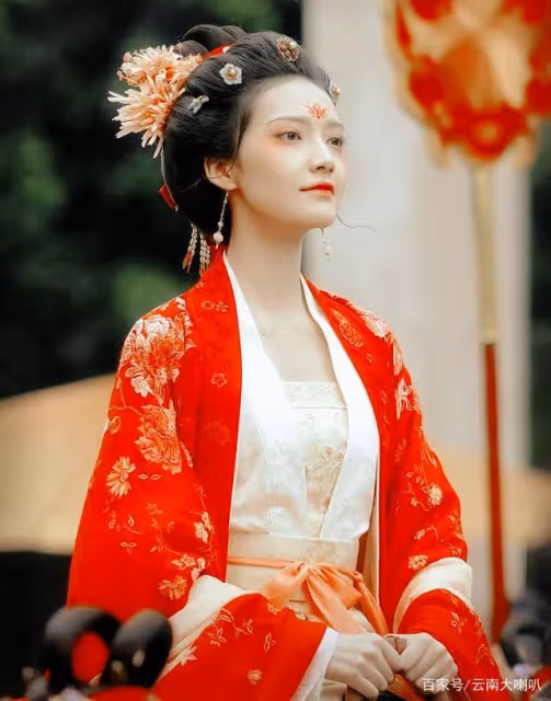 起步就是《夢華錄》,19歲就簽約大公司,女演員加奈不只是幸運