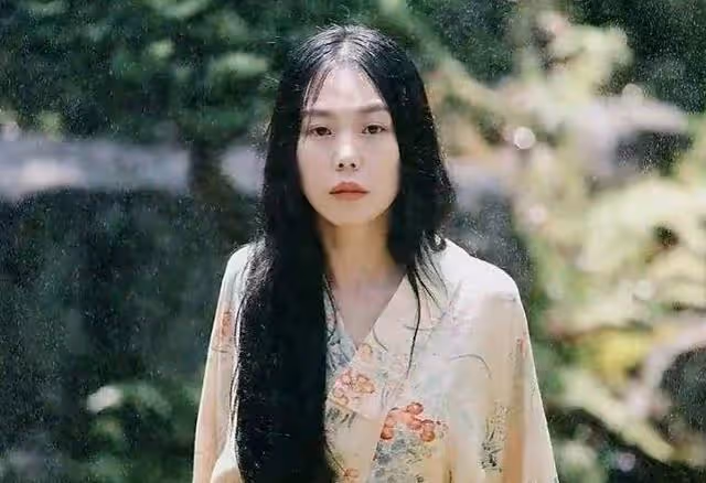 她是所有韓國男人的女神,卻甘願當小三嫁57歲導演,敗盡多年名聲