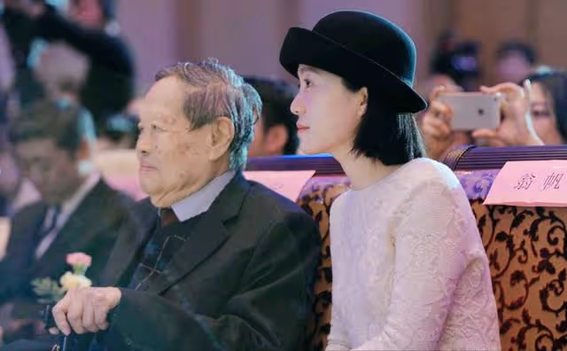 她是所有韓國男人的女神,卻甘願當小三嫁57歲導演,敗盡多年名聲