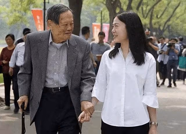 她是所有韓國男人的女神,卻甘願當小三嫁57歲導演,敗盡多年名聲