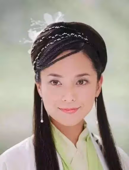 郭羨妮:前腳拒豪門公子,後腳嫁河南農村,自掏腰包給公婆買豪宅