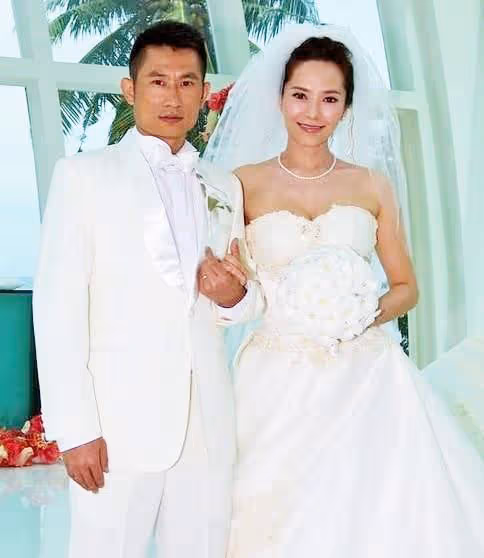 郭羨妮:前腳拒豪門公子,後腳嫁河南農村,自掏腰包給公婆買豪宅