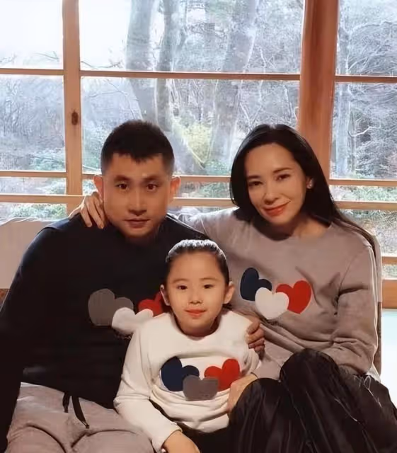 郭羨妮:前腳拒豪門公子,後腳嫁河南農村,自掏腰包給公婆買豪宅