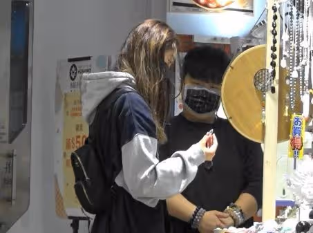 任達華18歲女兒好驚艷,秀腹肌九頭身比例似超模,日常奢侈品傍身