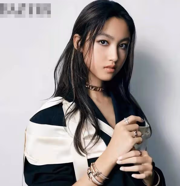 任達華18歲女兒好驚艷,秀腹肌九頭身比例似超模,日常奢侈品傍身