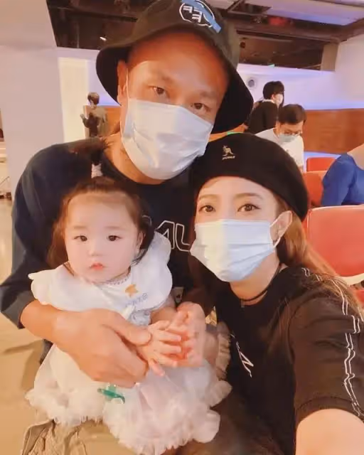 39歲女歌手聽力只剩兩成,左耳時常出血,此前還患恐慌症長達14年