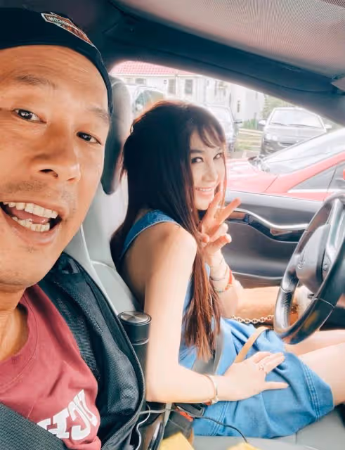 溫碧霞一家時隔4個月團聚!12歲養子身材高大,越來越像富豪爸爸