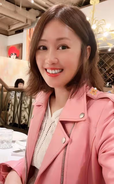 梁小冰為演員老公慶生!曾拒絕一眾富豪追求,相戀30年仍恩愛如初