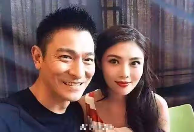 演技差公鴨嗓被評最差晶女郎，卻與劉德華多次合作，她被罵真不冤