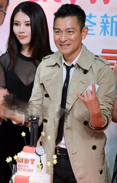演技差公鴨嗓被評最差晶女郎，卻與劉德華多次合作，她被罵真不冤