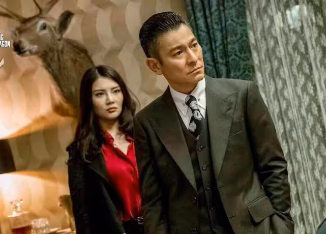 演技差公鴨嗓被評最差晶女郎，卻與劉德華多次合作，她被罵真不冤