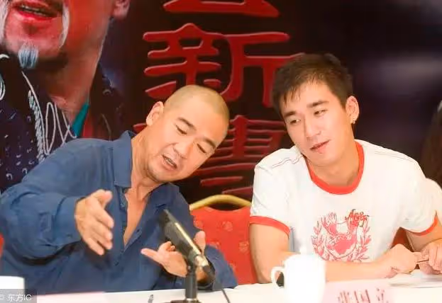 張默脾氣越發暴躁,被網友質疑直接髒字問候,事業盡毀後性情大變