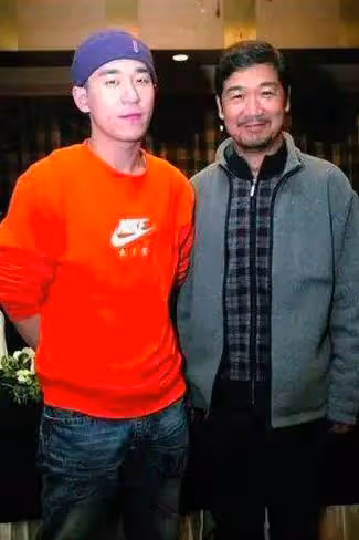 張默脾氣越發暴躁，被網友質疑直接髒字問候，事業盡毀後性情大變