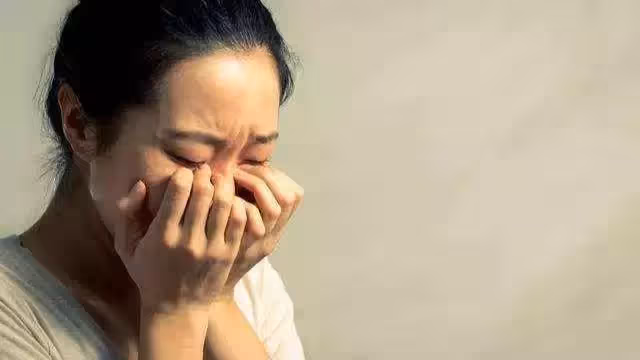 遠嫁三年母親癱瘓,我想請保姆,嫂子:你每月給我三千,我來照顧