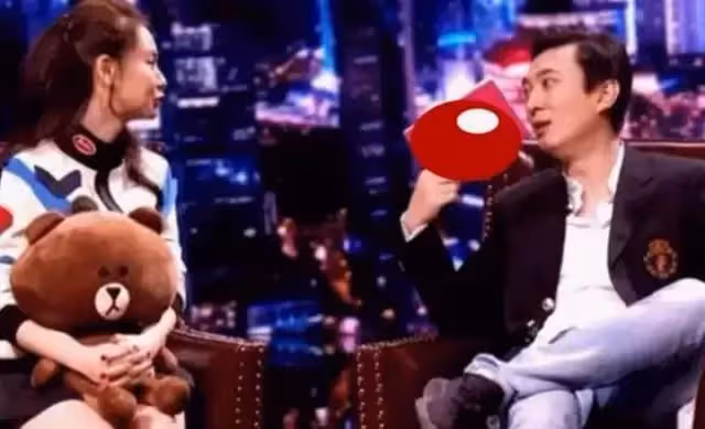 戚薇讀書時情書「收到手軟」，本以為是太自戀，誰知看完舊照，網友：真是驚豔了時光