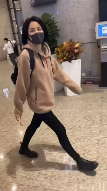 在飛機上拍到王菲，跟普通人一樣的打扮，氣質卻不是一個級別