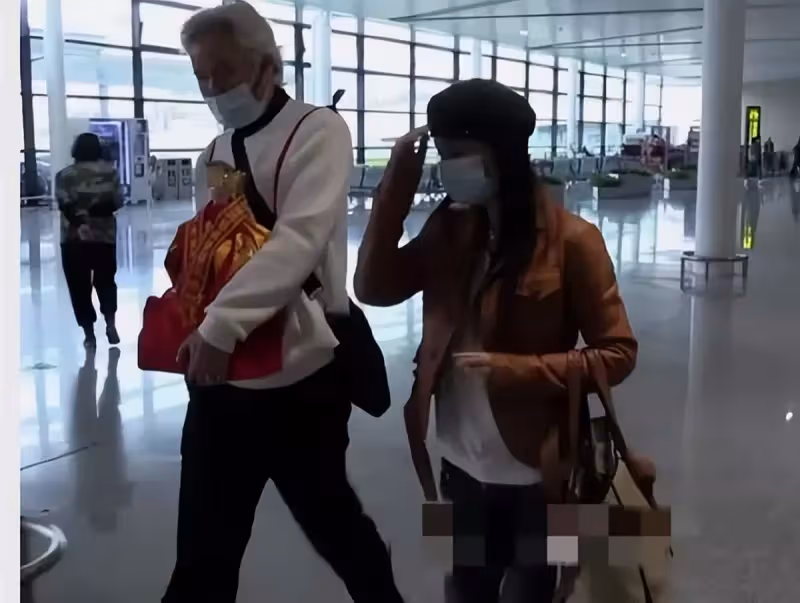 網曝林瑞陽欲帶孩子回台灣避風頭,有意與張庭撇清關系,網友:大難臨頭夫妻各自飛