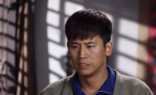 憑什麼讓我滾回韓國？我不走，我嫁入中國，我也算半個中國人