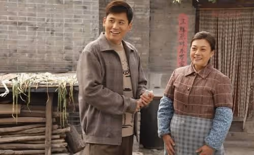 憑什麼讓我滾回韓國？我不走，我嫁入中國，我也算半個中國人