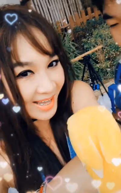溫碧霞白嫩似少女,與養子同框如姐弟,互動親密被誤會交新男友