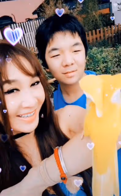 溫碧霞白嫩似少女,與養子同框如姐弟,互動親密被誤會交新男友