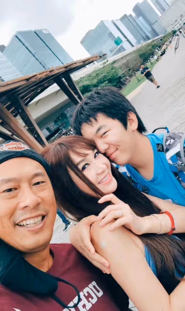 溫碧霞白嫩似少女,與養子同框如姐弟,互動親密被誤會交新男友