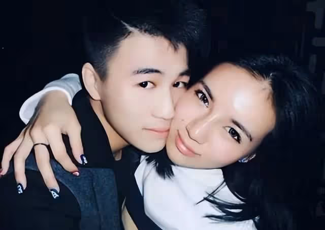 何猷君下場闢謠!被傳婚後愛與嫩模玩,曾吃宵夜被拍性感美女作陪