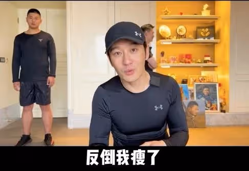 黃曉明拍片大玩「微笑挑戰」　濾鏡太重被吐槽：美顏不適合你