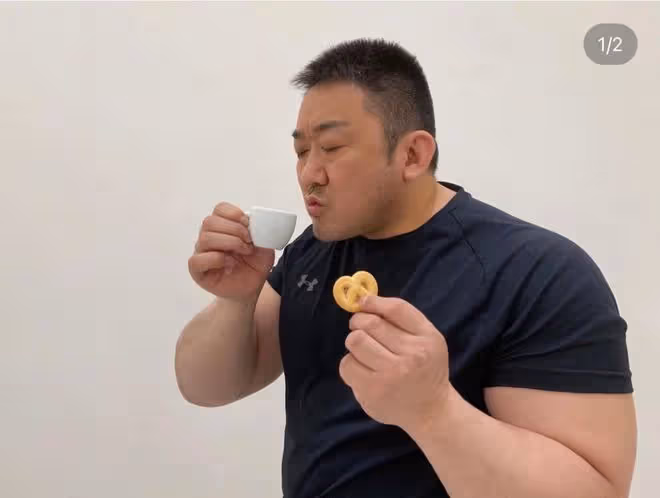 手臂比頭大的肌肉男賣萌!馬東錫《犯罪都市2》韓國票房力壓《侏羅紀世界3》