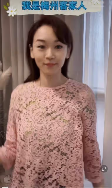 43歲港姐冠軍曬學生妹造型,被嘲裝嫩博關注,一對兒女生父成謎