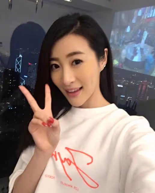 再博視後?TVB知名女星半年連拍三套劇,自曝一周只睡20個小時