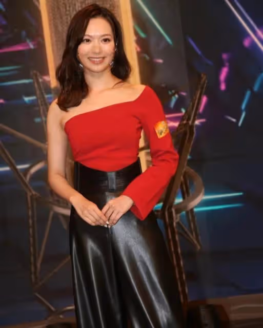 解凍連做三節目！TVB話題小花新綜藝當主持，曾因3宗罪被指雪藏