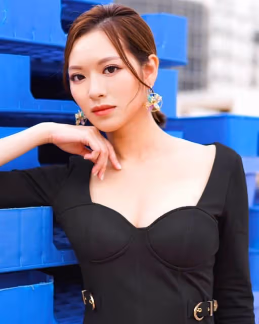 解凍連做三節目!TVB話題小花新綜藝當主持,曾因3宗罪被指雪藏