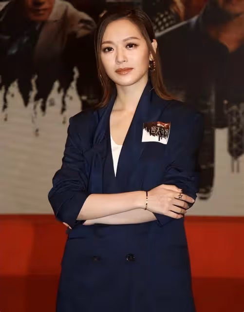 解凍連做三節目!TVB話題小花新綜藝當主持,曾因3宗罪被指雪藏