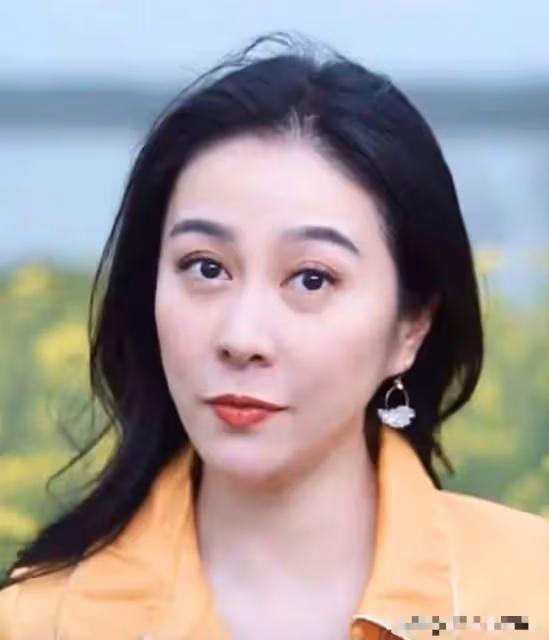 葉璇整容大變臉爆上熱搜,不說名字真認不出來,氣質全無太艷俗!