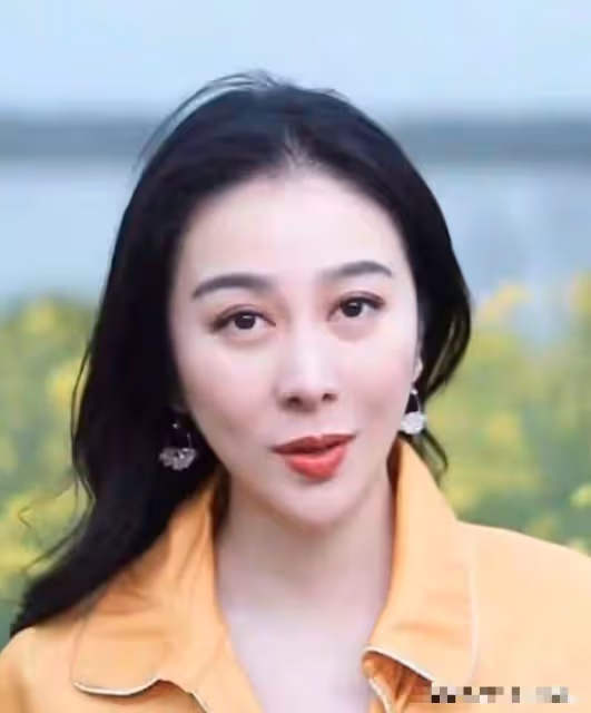 葉璇整容大變臉爆上熱搜,不說名字真認不出來,氣質全無太艷俗!