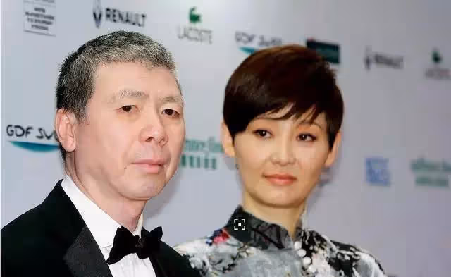收養孤兒的明星不在少數,唯獨她不得善報,閨女嫁了自己丈夫
