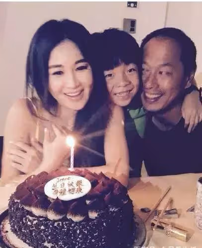 收養孤兒的明星不在少數,唯獨她不得善報,閨女嫁了自己丈夫