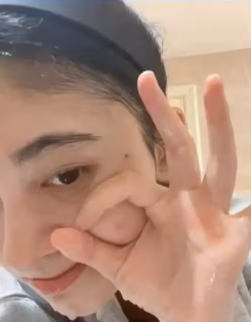 女星素顏照曝光!關曉彤黑眼圈,宋軼皮膚白皙,劉亦菲和柳巖變化大