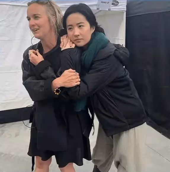 女星素顏照曝光!關曉彤黑眼圈,宋軼皮膚白皙,劉亦菲和柳巖變化大