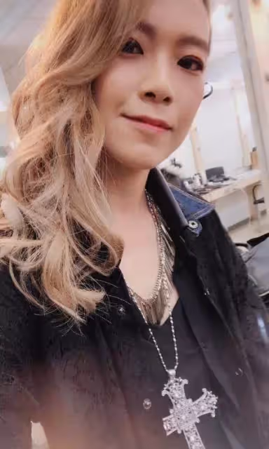 當常年留短髪的女星留起長髪:郭采潔變普通,Ella女人味十足,看到張蕓京:真是美出天際